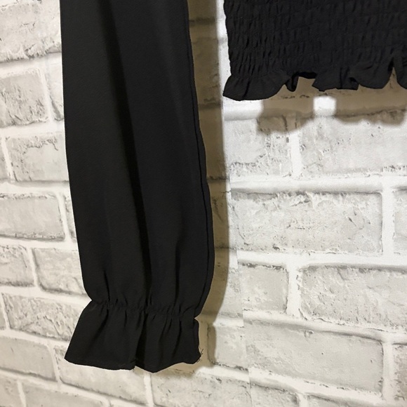 Yaya & co Black Long Sleeve crop style Blouse, low cut crossover size Small - Picture 6 of 9